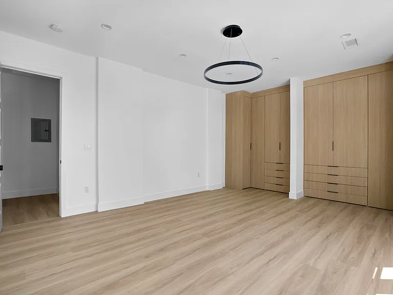 149 S Palm Dr #151-1/2 — Photo 10