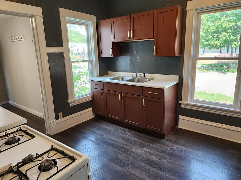 2550 Madison St NE — Photo 5