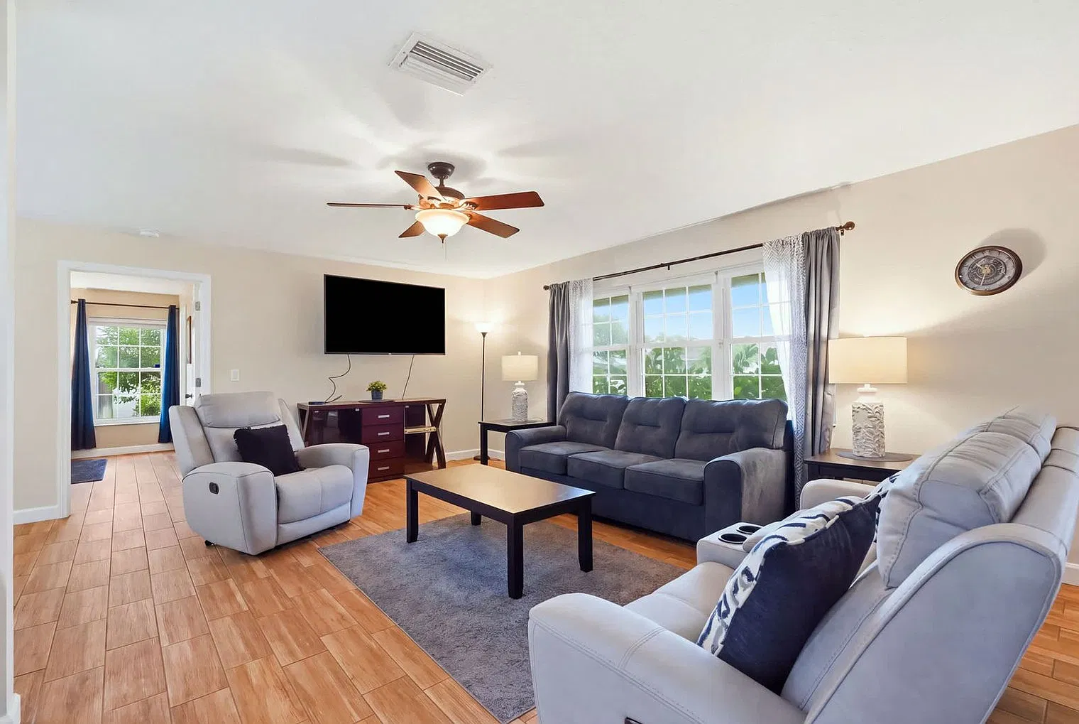 3 bed, 2.0 bath, 2163 sqft, $4,428 — Photo 4