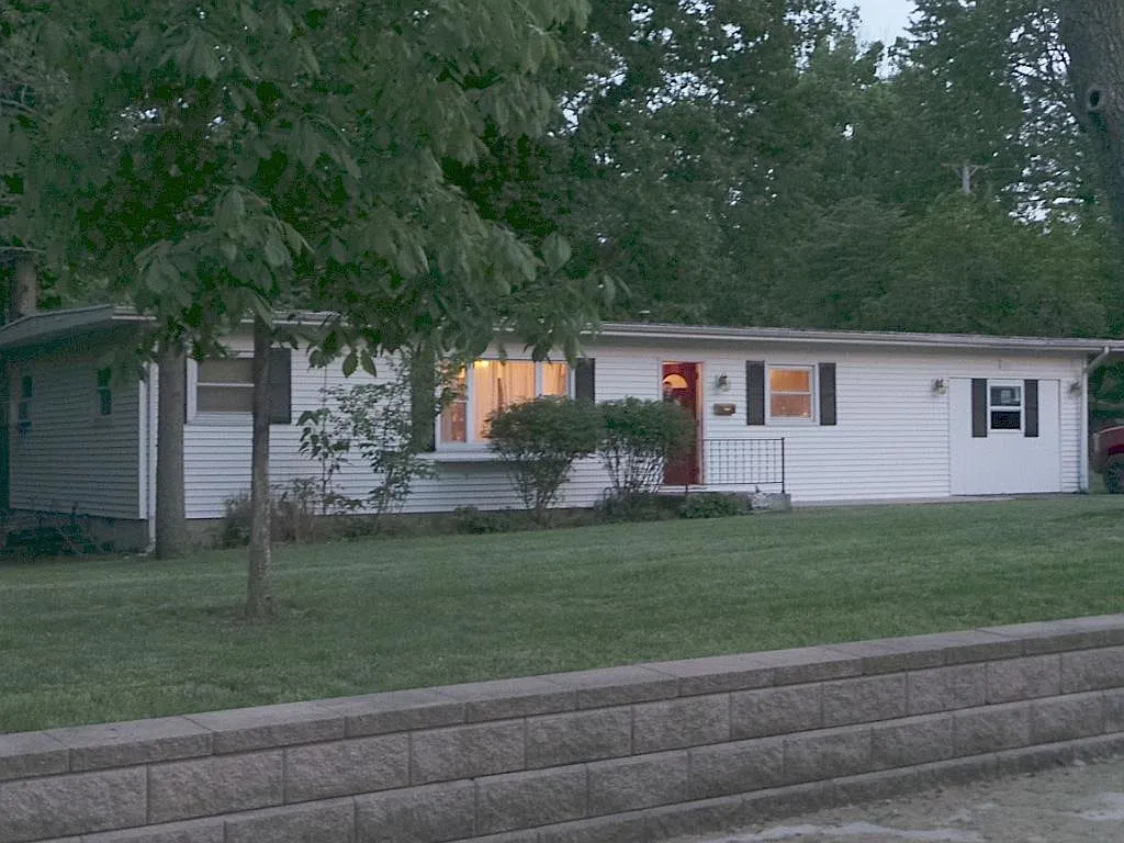 1602 Jackson Ave photo 1