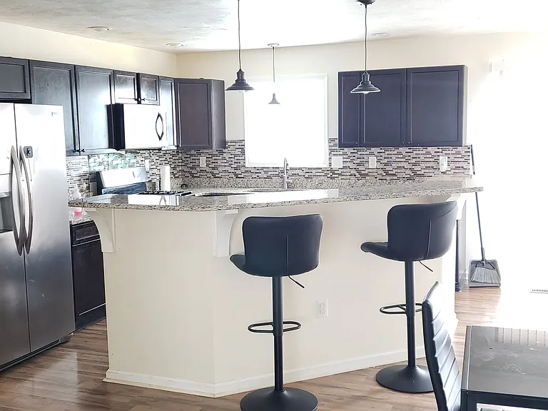836 W Locust St — Photo 2