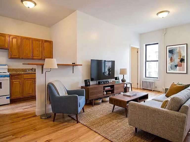 328 E 14th St #18 — Photo 1