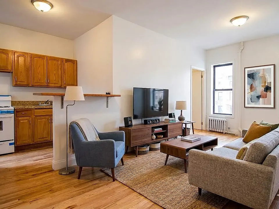328 E 14th St #18