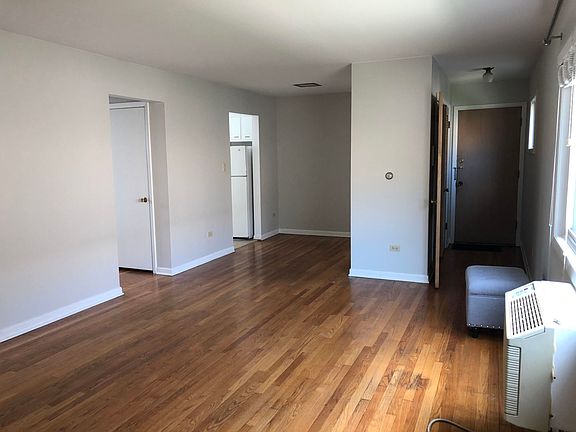 2nd image of 1116 Greenleaf Ave APT 1G