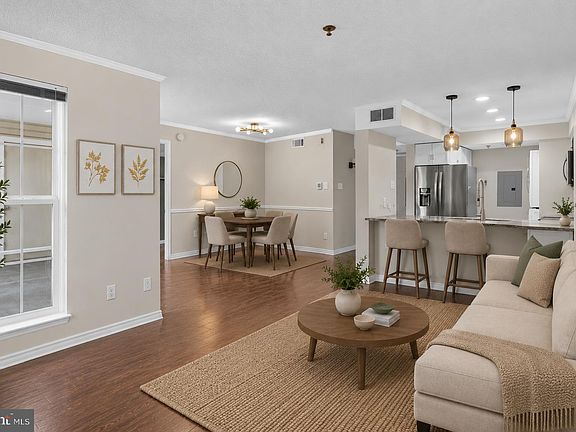 2nd image of 1504 Lincoln Way APT 323