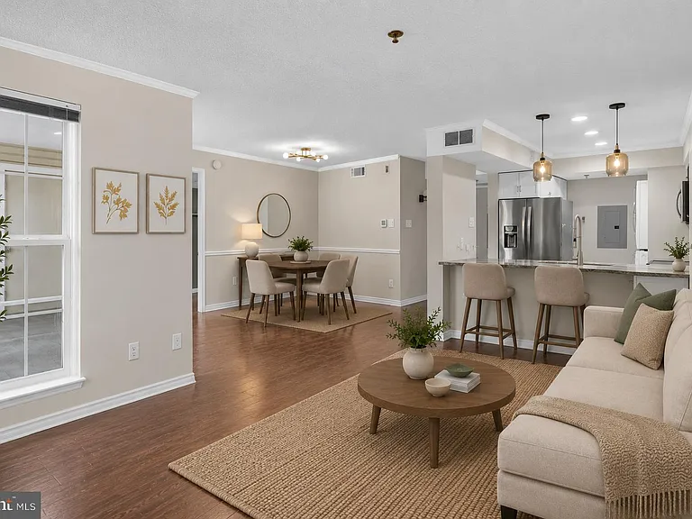 1504 Lincoln Way #323 — Photo 2