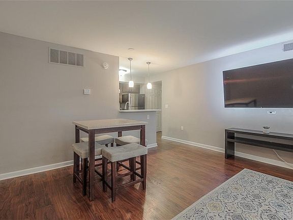 4th image of 435 W 9th St APT 303