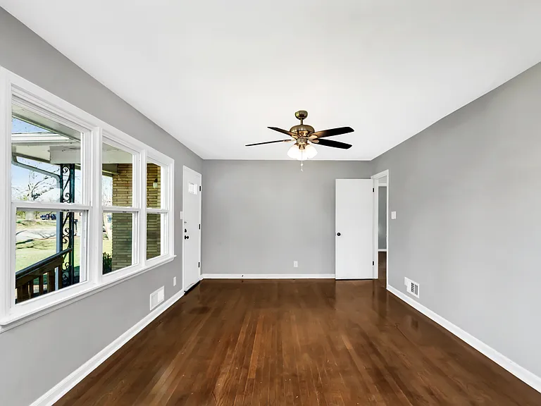 4609 Newton Ave SW — Photo 6