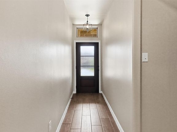 4th image of 521 Seabiscuit Dr