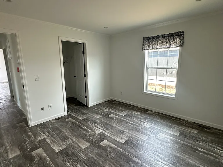 209 E 37th Pl — Photo 6