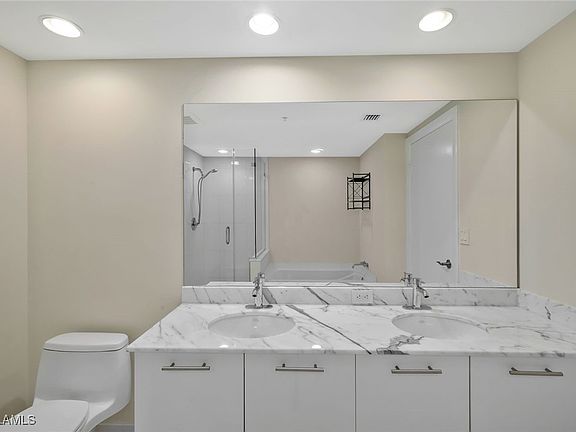 4th image of 3000 Oasis Grand Blvd APT 605