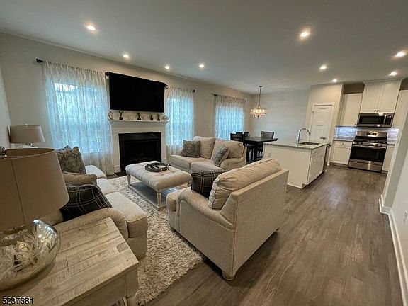 2nd image of 14 Cypress Ln
