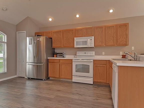 4th image of 3410 Berry Blossom Ln