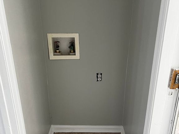 3rd image of 141 Lakeside Dr