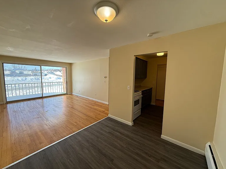 377 Stanley St — Photo 1