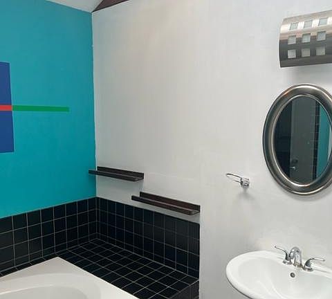 4th image of 331 S Avenue 52