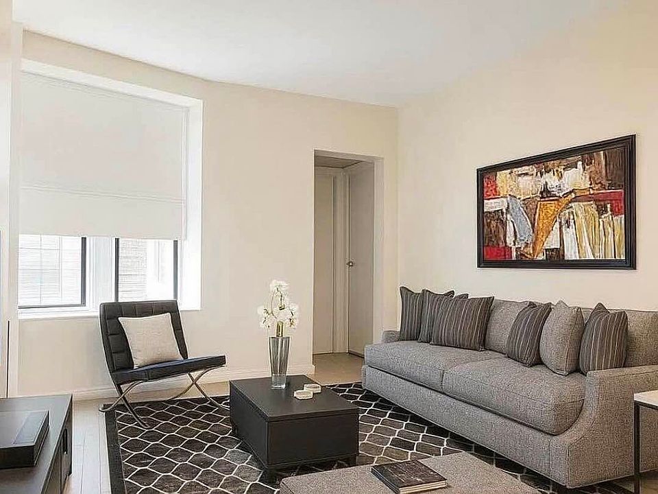 2nd image of 553 Hinsdale St APT B4