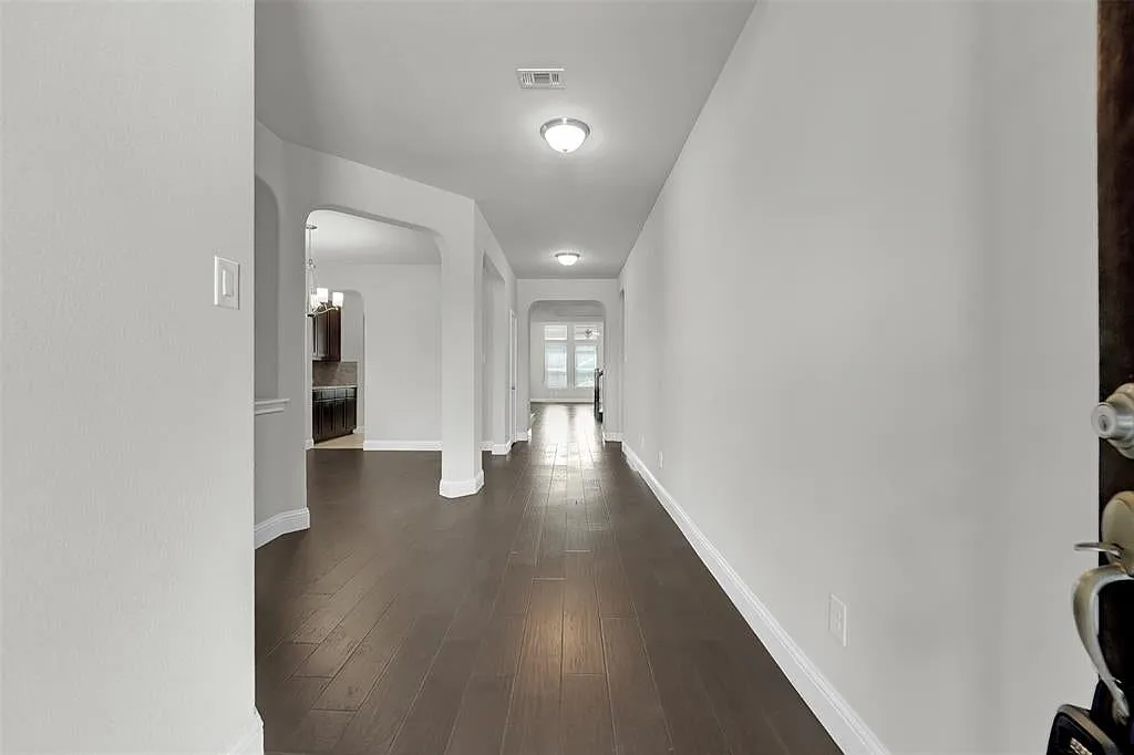 4 bed, 3.5 bath, 3482 sqft, $3,500 — Photo 3
