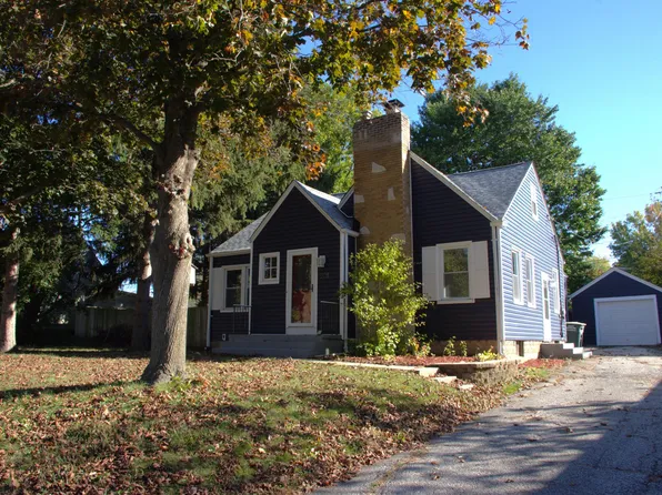 1208 Campbell St, Valparaiso, IN 46385