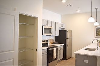 5th image of 625 Westwood Ln #2B