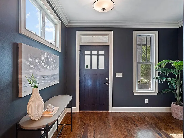 920 Caruthers Ave — Photo 2