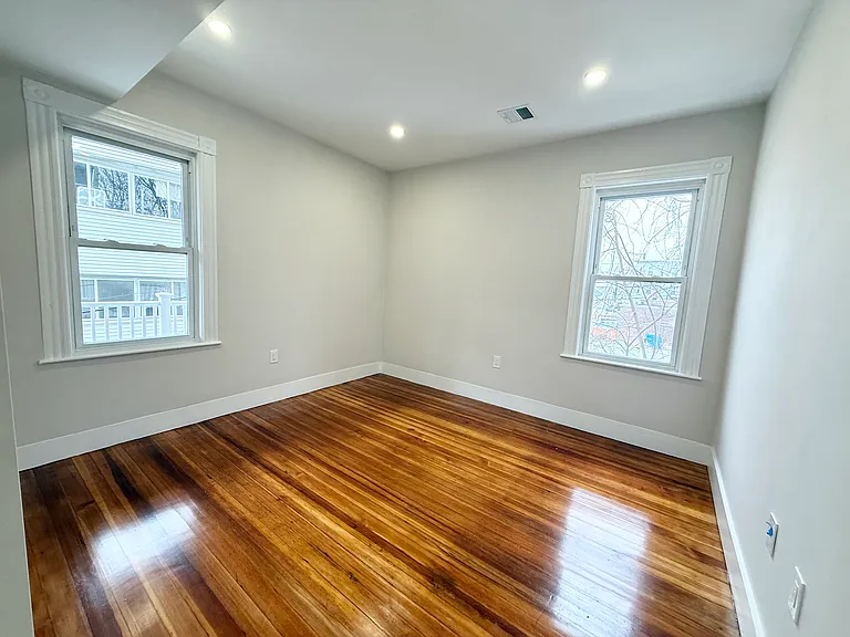 36 Raven St #2R — Photo 3