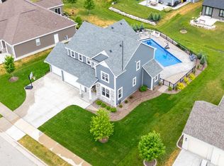 1384 Bluestem TRAIL, Oconomowoc, WI 53066
