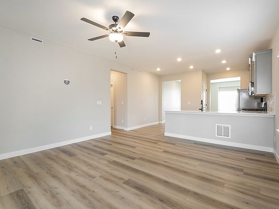 5th image of 9496 Yampa Ct