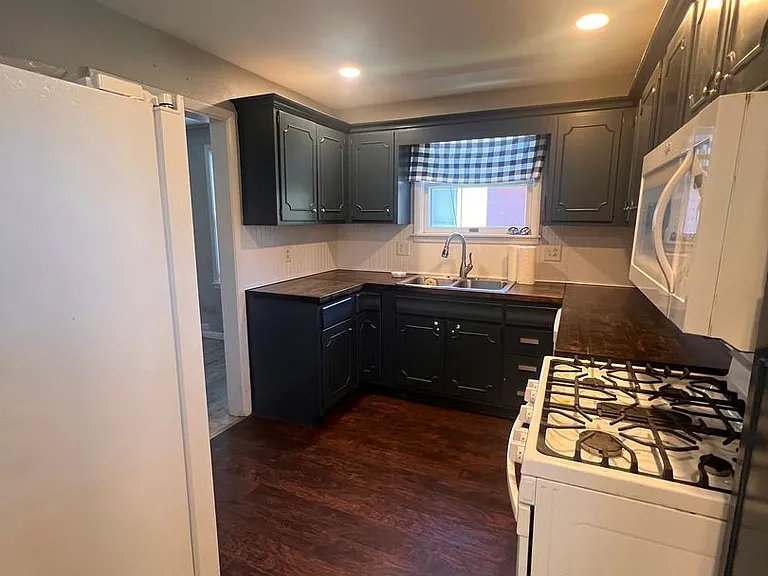 1716 Locust St — Photo 2