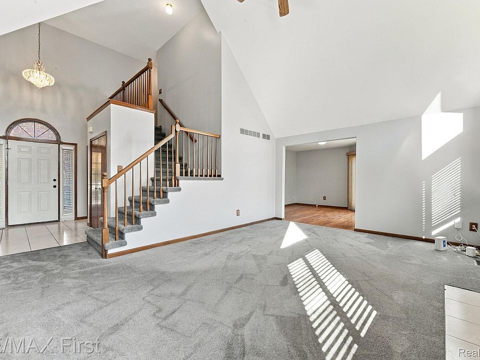 52669 Creekside Dr, photo 10