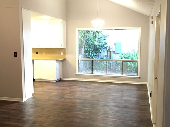 4th image of 114 Bowling Green Dr