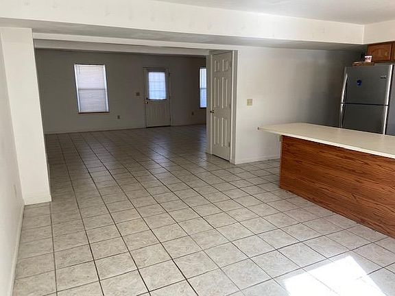 3rd image of 211 W Vine St