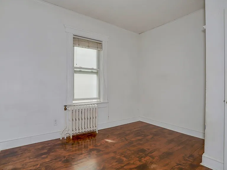 12 Romaine Ave — Photo 13