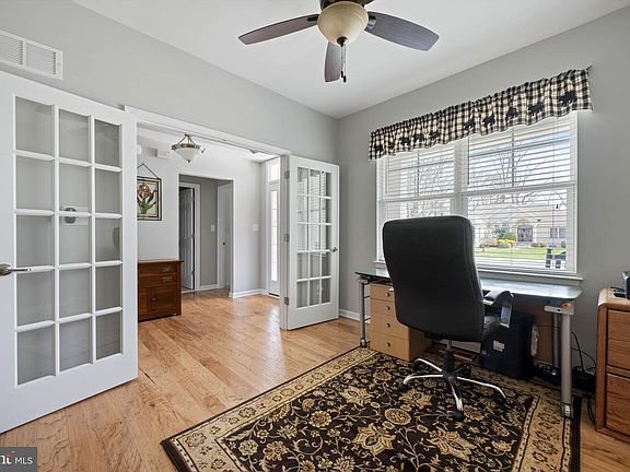 5th image of 147 W Shore Dr