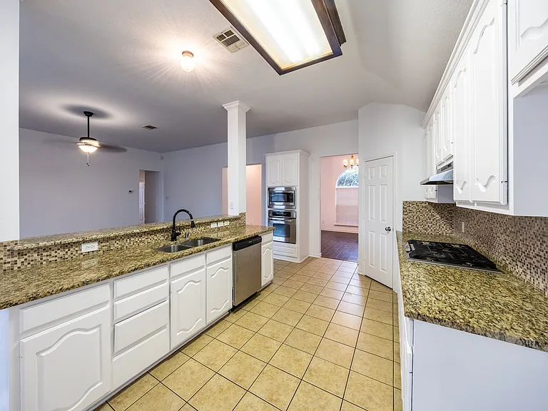 9127 Aristocrat Ln — Photo 6