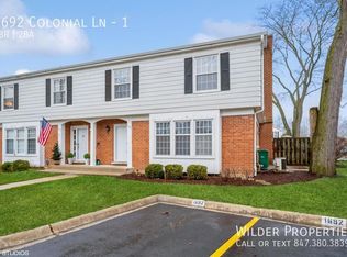 1692 Colonial Ln #1, Winnetka, IL 60093