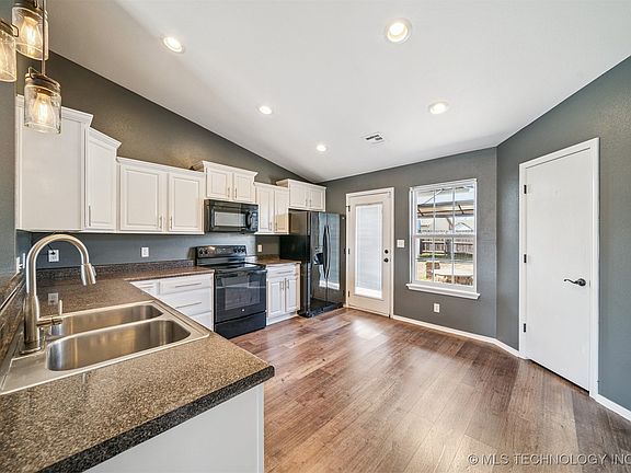 4th image of 8718 S 262nd East Ave