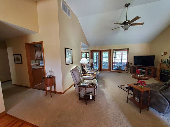 4th image of 602 Villa Dr
