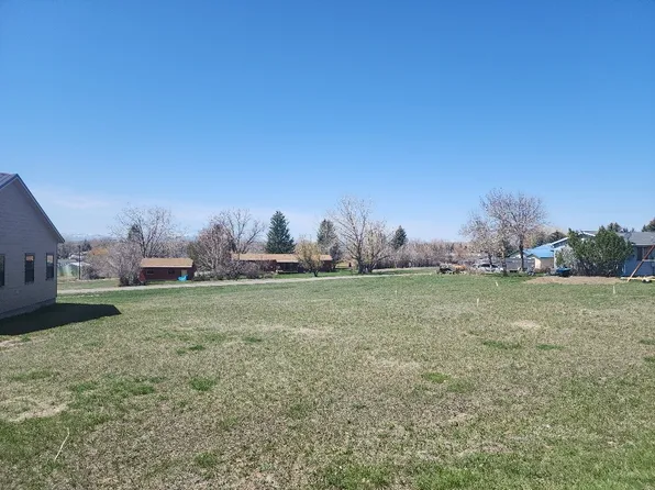 203 10th Ave NE, Choteau, MT 59422
