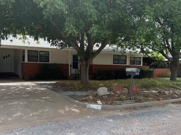 612 N Plants St, Seymour, TX 76380