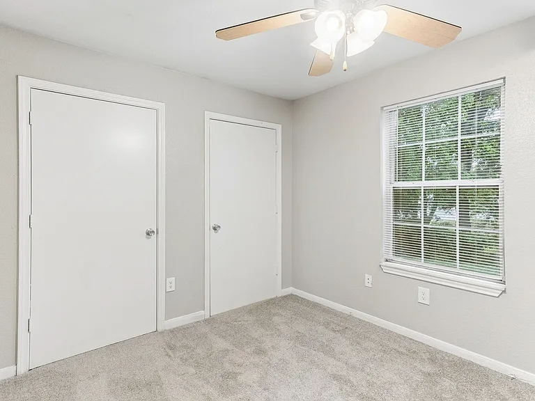 Willow Creek Apartments — Photo 20