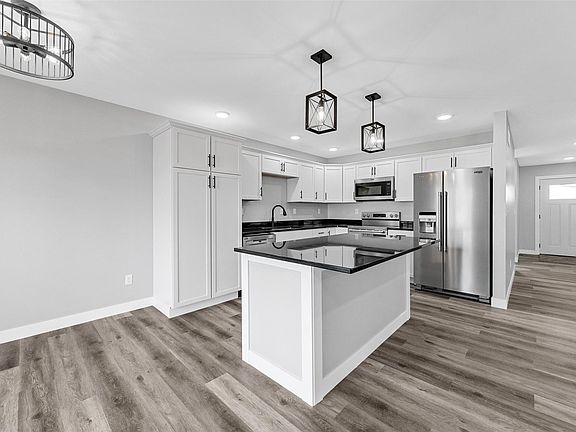 4th image of 110 W Washington St