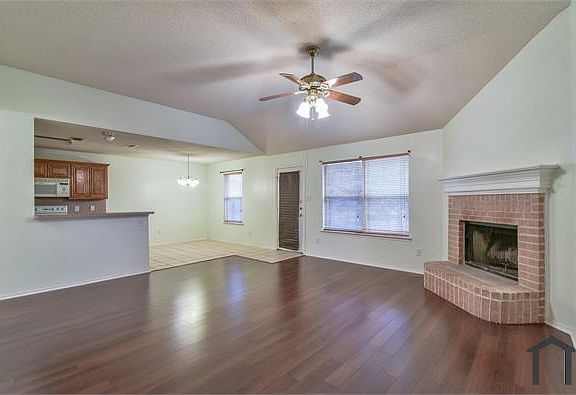 4th image of 611 Saint Eric Dr