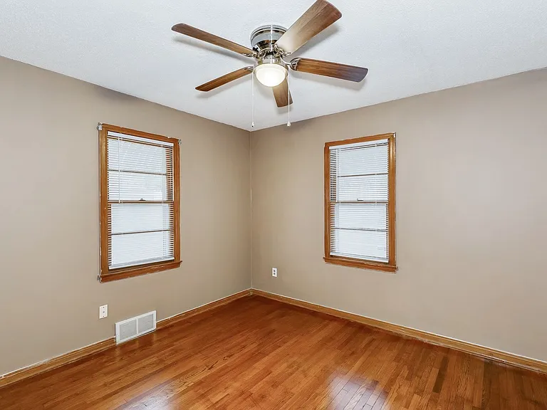 2226 S Green St — Photo 9