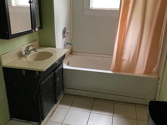 4th image of 363 Norton St #B