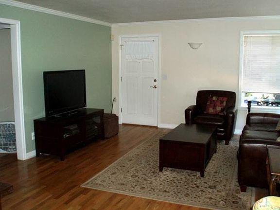 5th image of 11051 Greenwood Ave N