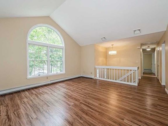 3rd image of 27 Circle Dr