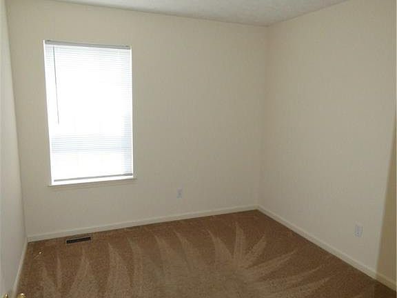 3rd image of 926 Pocahontas Ct