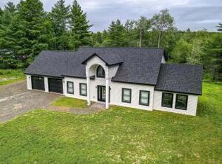 644 Pond Rd, Manchester, ME 04351