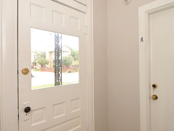 3rd image of 1003 Romeria Dr APT A